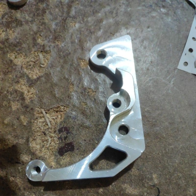 braket cakram cnc depan Yamaha nmax kaliper 2p brembo