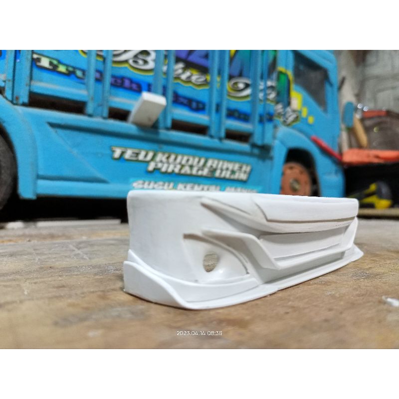 Miniatur bemper truk skala 1:10