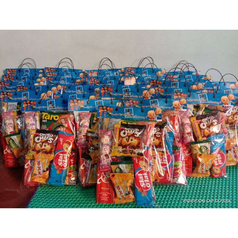

SNACK ULANG TAHUN/HAMPERS ULANG TAHUN LEBARAN DAN NATAL/CUSTOM FOTO/BINGKISAN BIRTHDAY