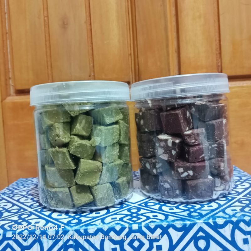 

COKLAT KUBUS KACANG METE GERENTEA