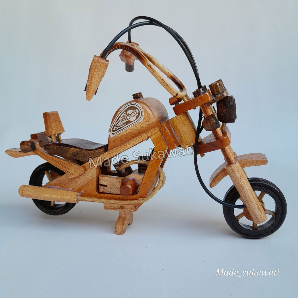 Miniatur motor Harley kerajinan kayu handmade