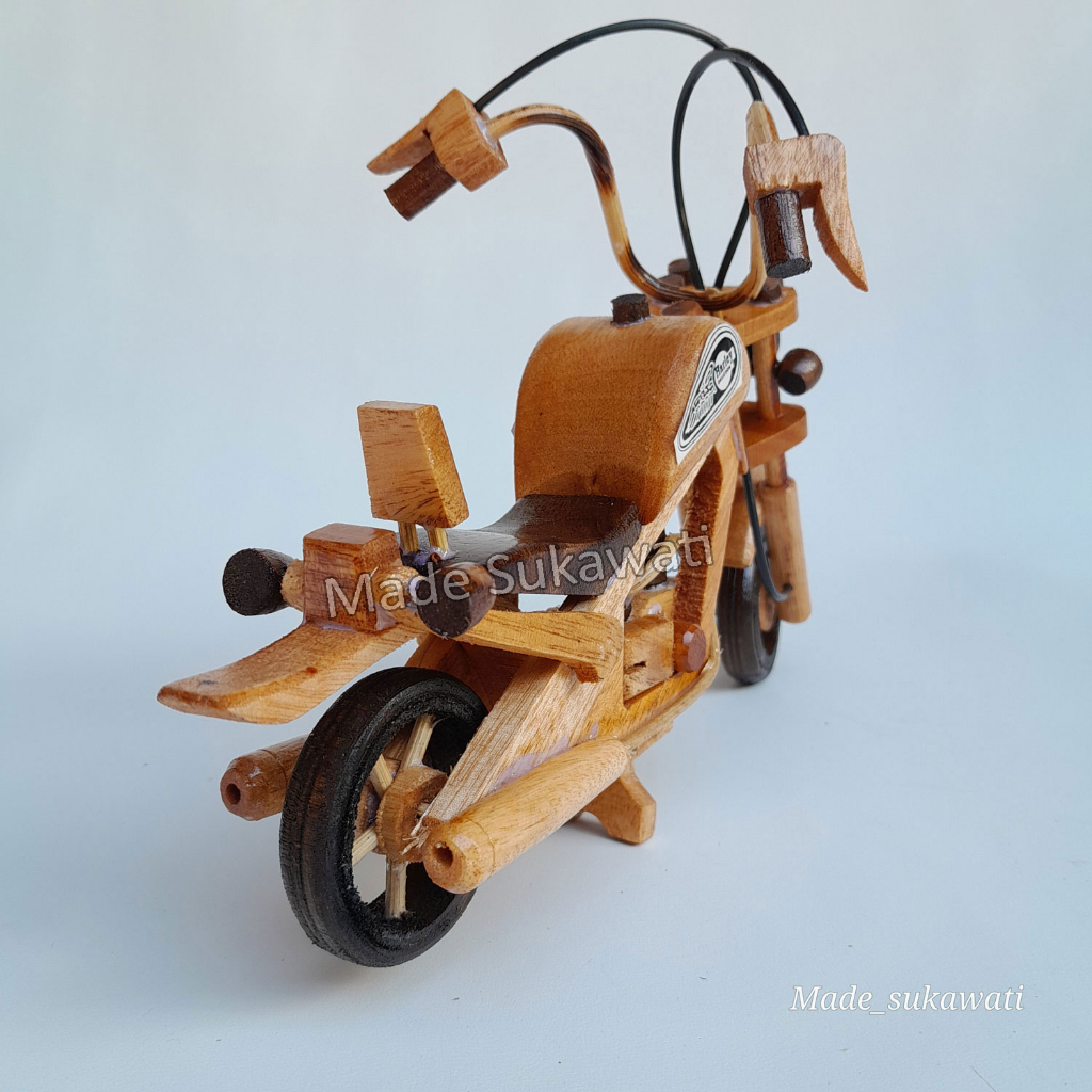 Miniatur motor Harley kerajinan kayu handmade