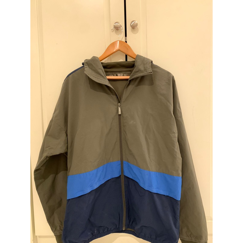 Jaket bahan parasut Pull Bear *preloved*