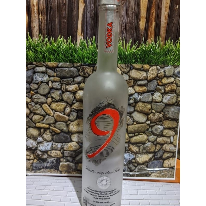 Botol bekas minuman import Vodka 9 /koleksi/hiasan/botol/pajangan