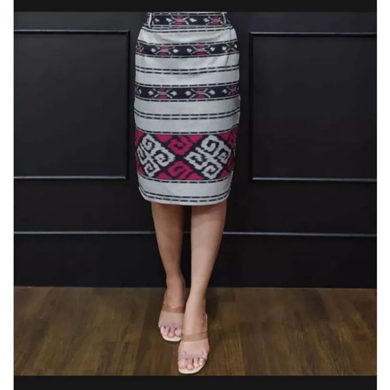 ROK TENUN IKAT PENDEK WANITA SELUTUT