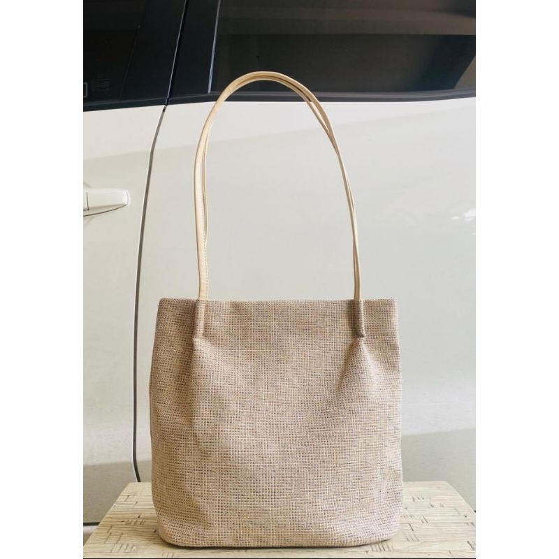 Neva Tote Bag dimensi 31 x 12 x 27