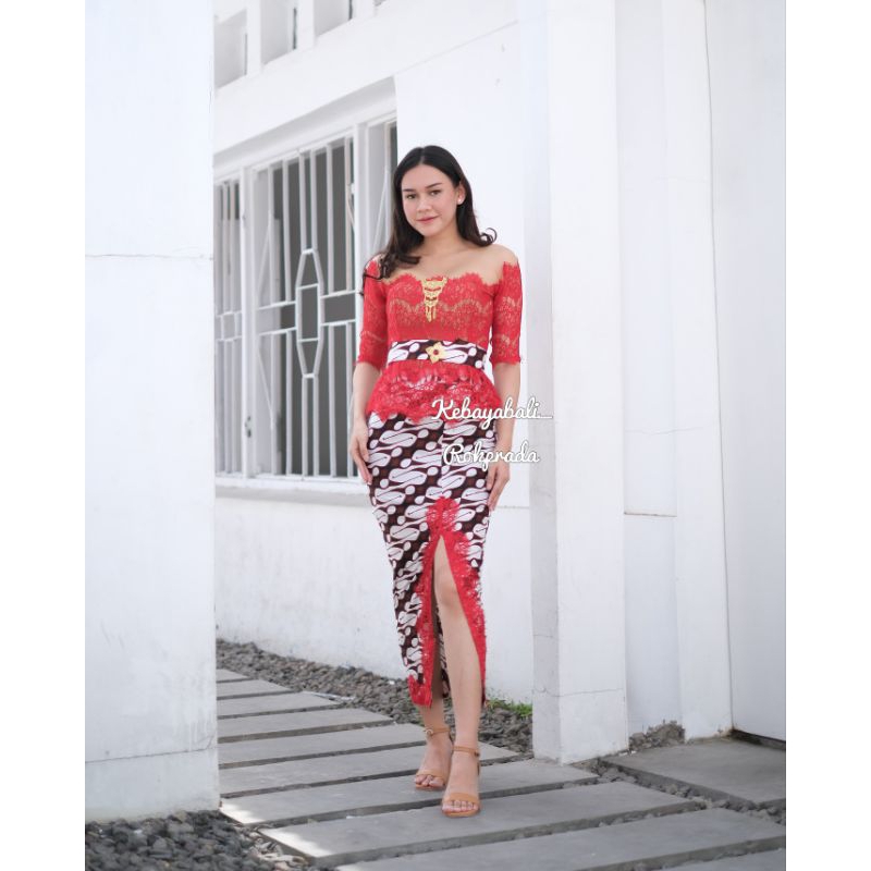 KEBAYA WISUDA MODERN SABRINA RENDA PUNDAK TILE