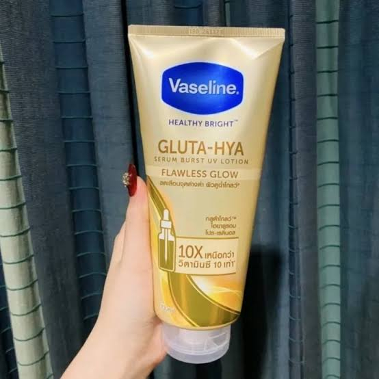 VASELINE GLUTA HYA FLAWLESS GLOW ORI IMPORT THAILAND 300ml