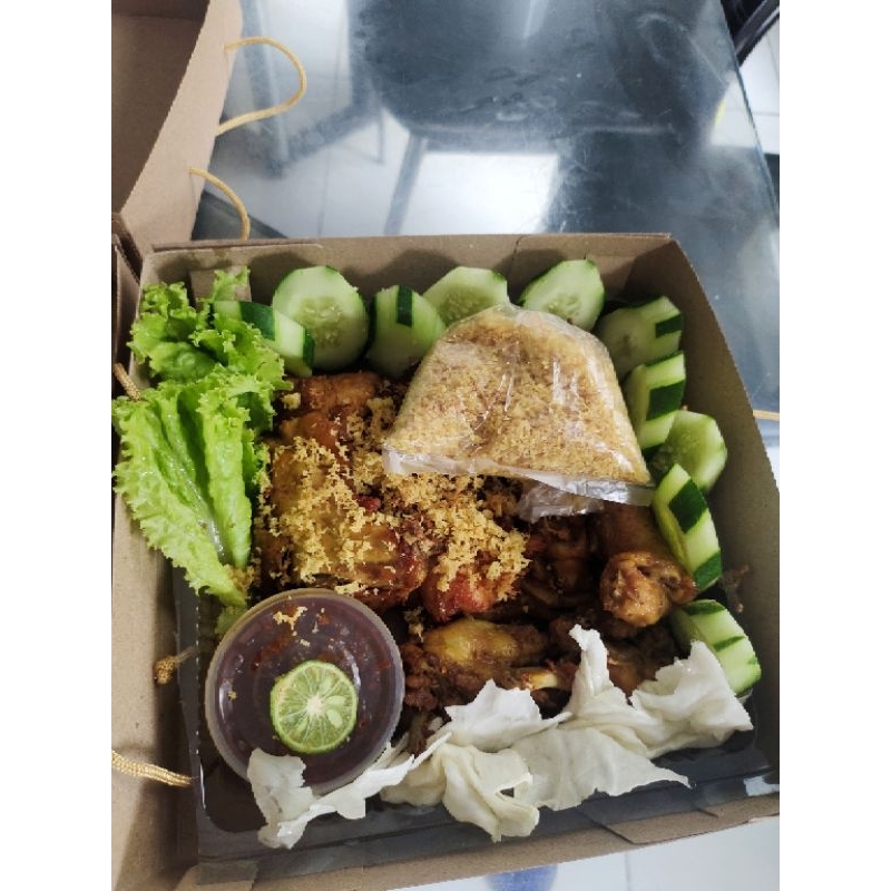 

Ayam goreng/ungkep pejantan bumbu tohjoyo