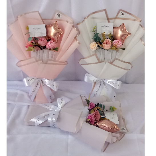 BUKET BUNGA BALON WISUDA MEDIUM