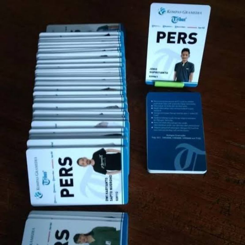 

ID CARD/NAME TAG/KARTU NAMA/KTA KOMUNITAS SMUA BISA DISINI