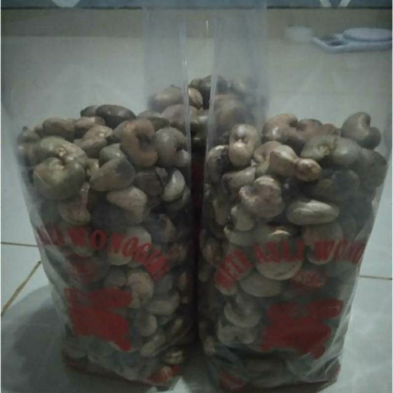 

glondong kacang Mede Mente 500grm belum dikupas
