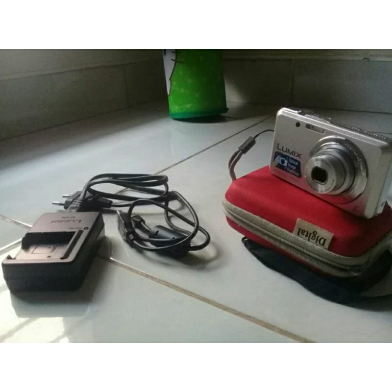 Kamera Pocket Panasonic Lumix FH4 second