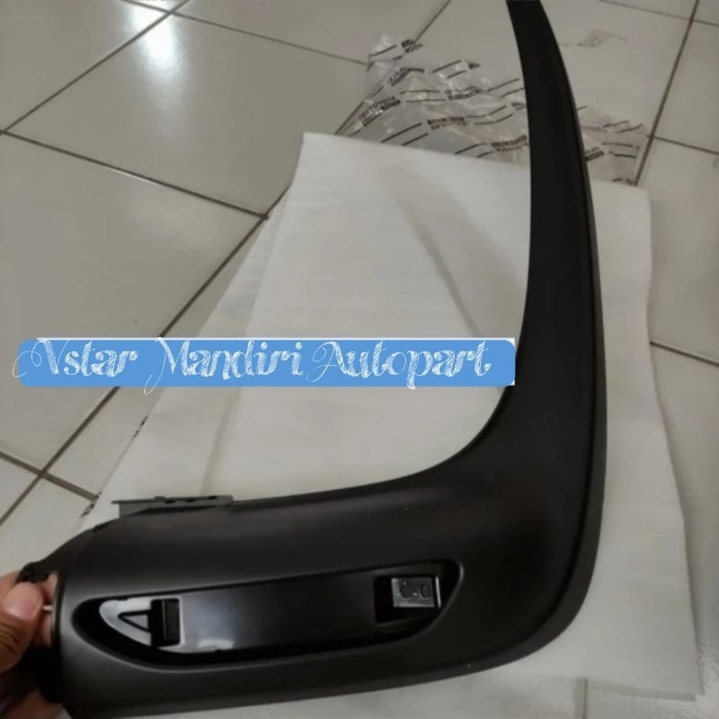 Garnish Reflektor Bumper Belakang Toyota Sienta