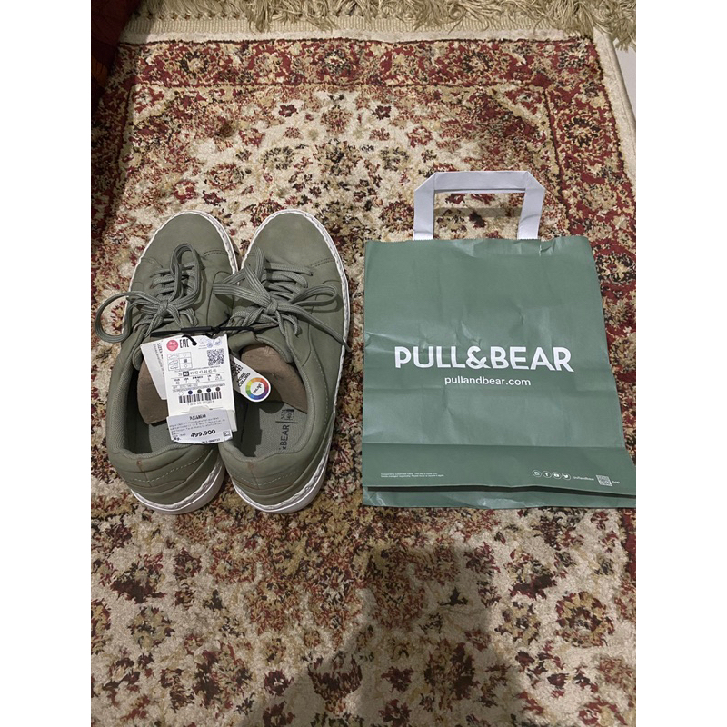 Sepatu Pull & Bear