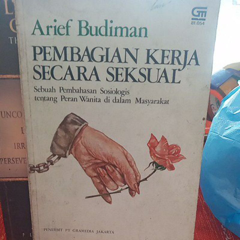 pembagian kerja secara seksual sebuah pembahasan sosiologis tentang peran wanita di dalam masyarakat