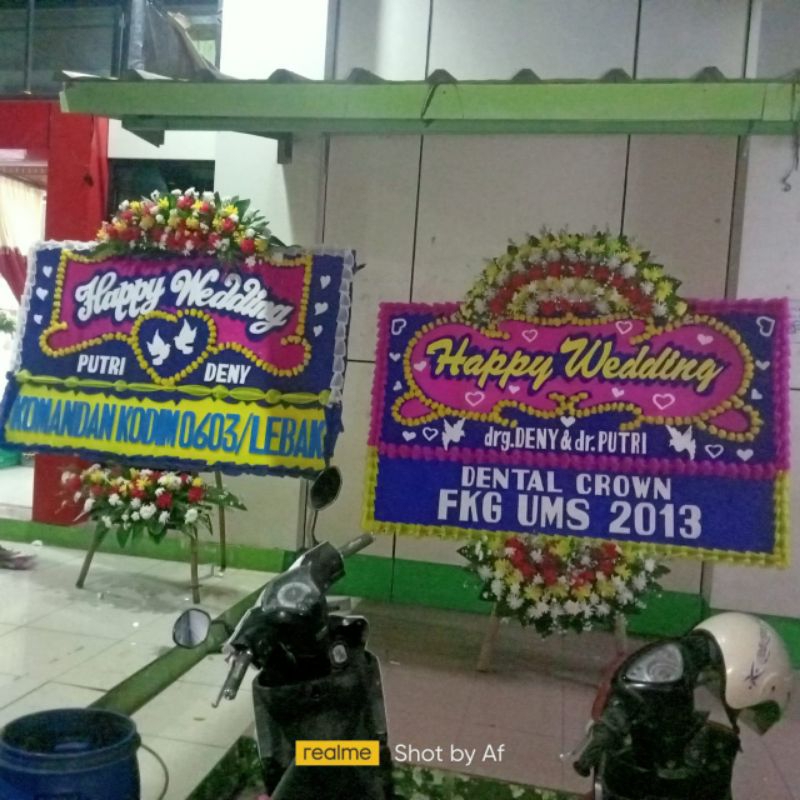 Karangan bunga papan Happy wedding, serang, Pandeglang, Cilegon, Rangkasbitung dan sekitarnya