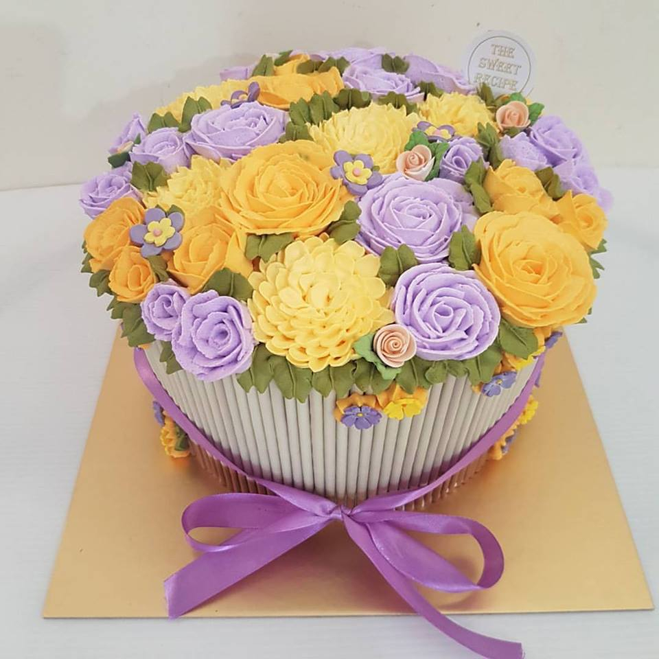 

Cake Flower Bouquet Yellow Purple