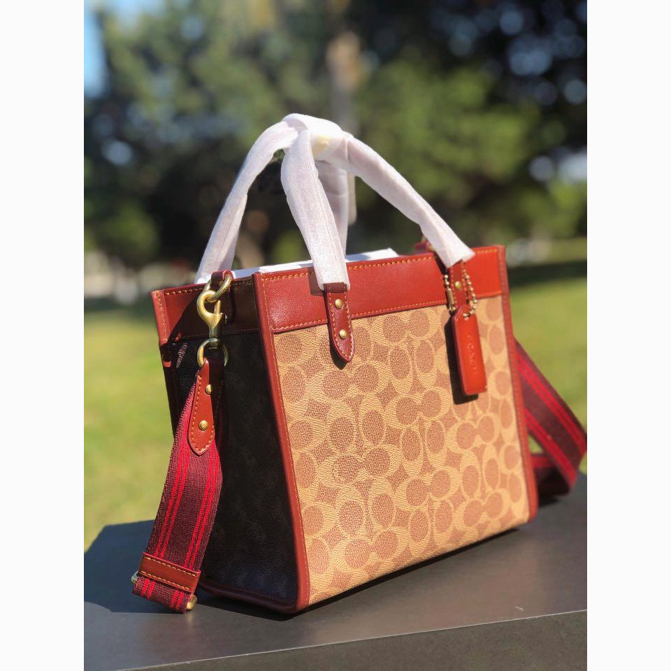 CA138 C3461 C5122 C8198 C8417 C3866 C195 C5115 C3863 C8458 C8456 C5142 C5637 Coach Women Bag Field Tote 22 with Horse and Carriage Print Slingbag