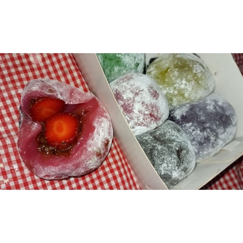 

Daifuku Mochi buah strawberry