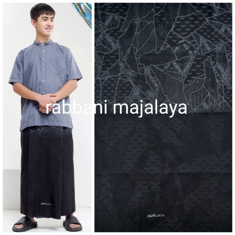 sarung sadiq rabbani - sarung santri - sarung rabbani hitam polos agak motif sedikit - sarung robani