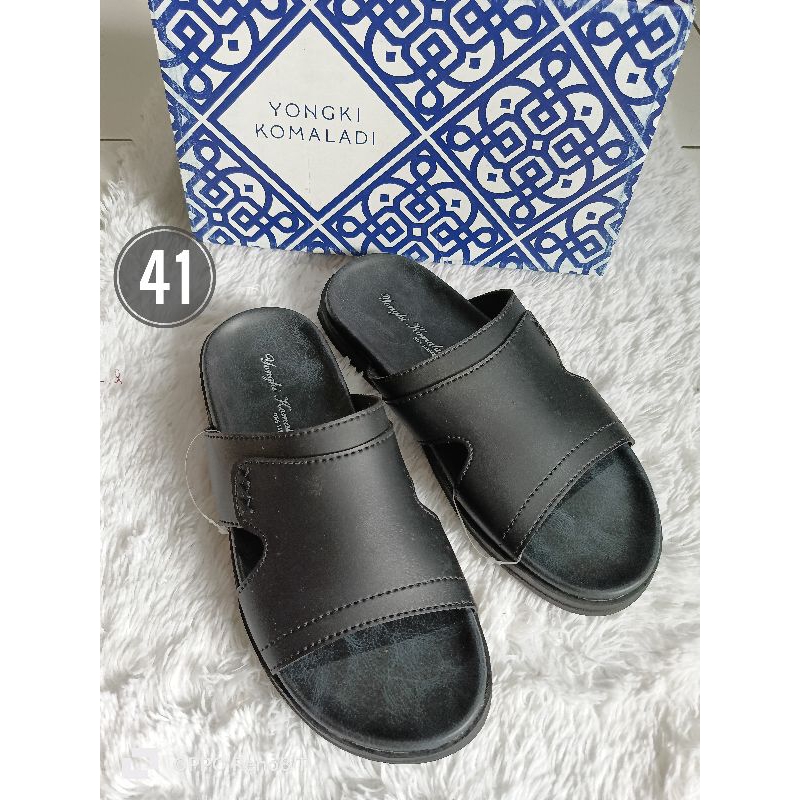 YONGKI KOMALADI 41 Sandal slip on slipper casual pria kondangan pesta bapak formal sendal branded ma
