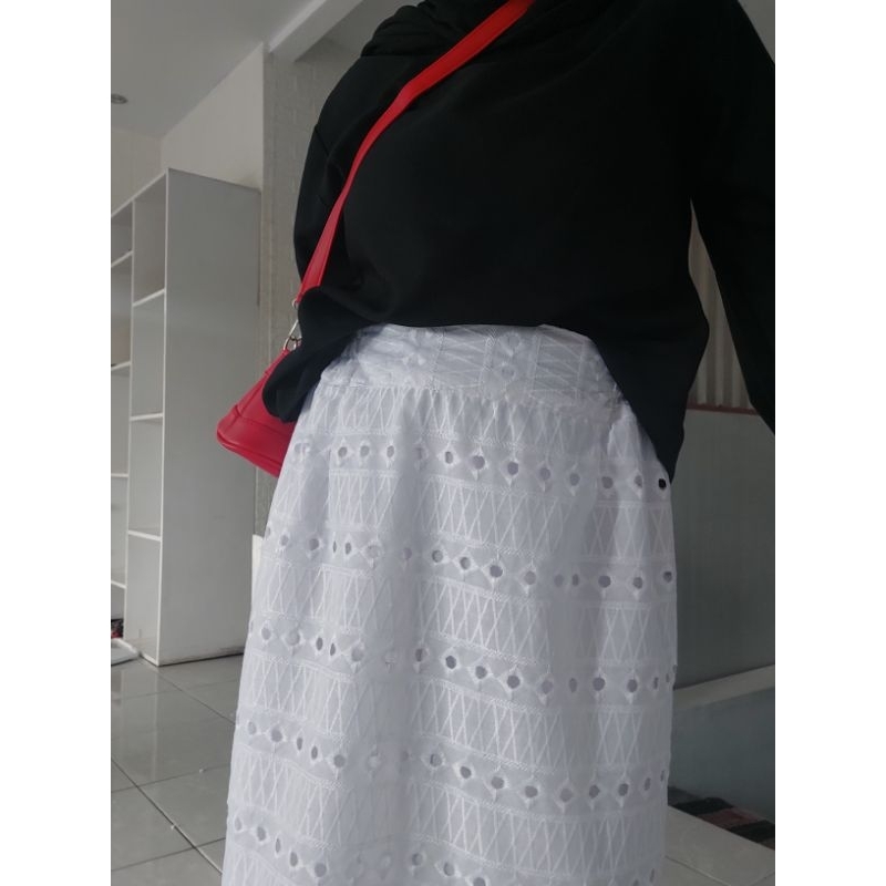 READY STOCK ROK BORDIR TERMURAH / maura skirt / rok bordir bolong / korean skirt / rok span bordir / rok bordir putih/ rok brukat vintage / rok brukat / rok renda