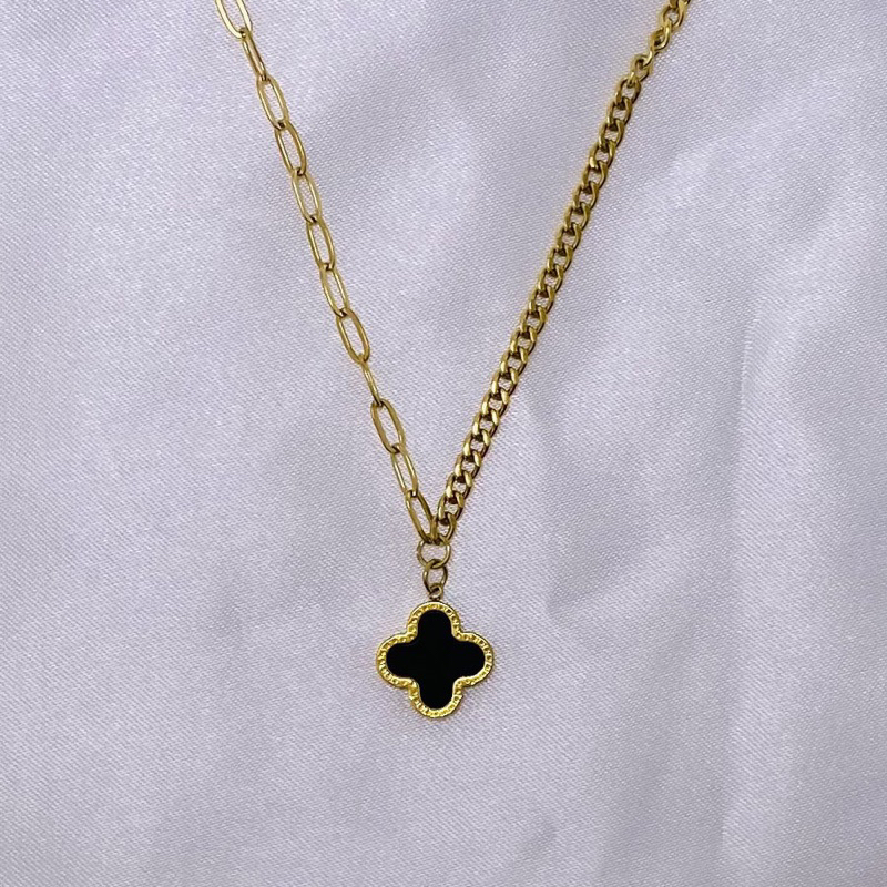 kalung clover hitam titanium asli