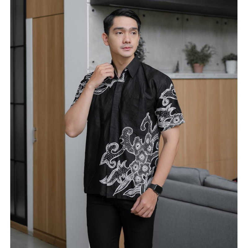 Distro Batik | Kemeja Batik Pria Lengan Pendek Motif Hitam Manis