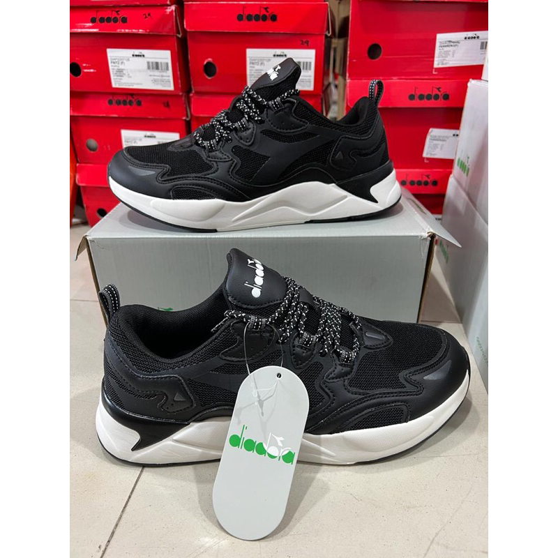 sepatu pria diadora