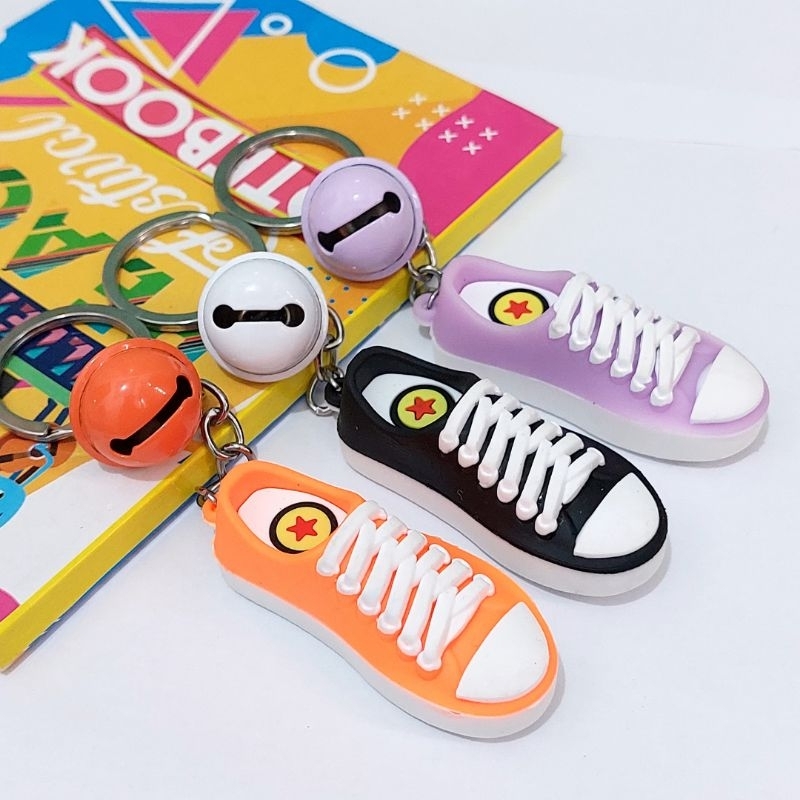 Gantungan Kunci Sepatu Lonceng Keychain Sneakers Converse Import