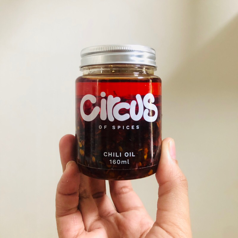 

CHILI OIL HALAL - Cricus of Spices Minyak Cabai Pedas Mantap Sambal Dimsum Saus Cabe Bumbu Sambal Gurih Condiment cocok untuk Mie indomie