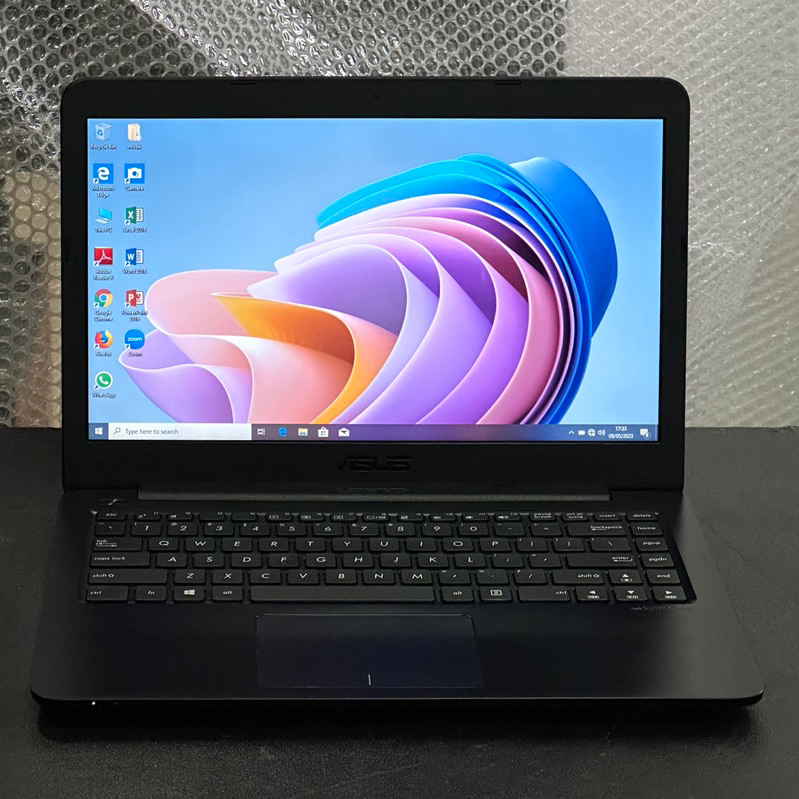 Laptop Asus E402Y AMD E2-7015 SSD Layar 14inch Second