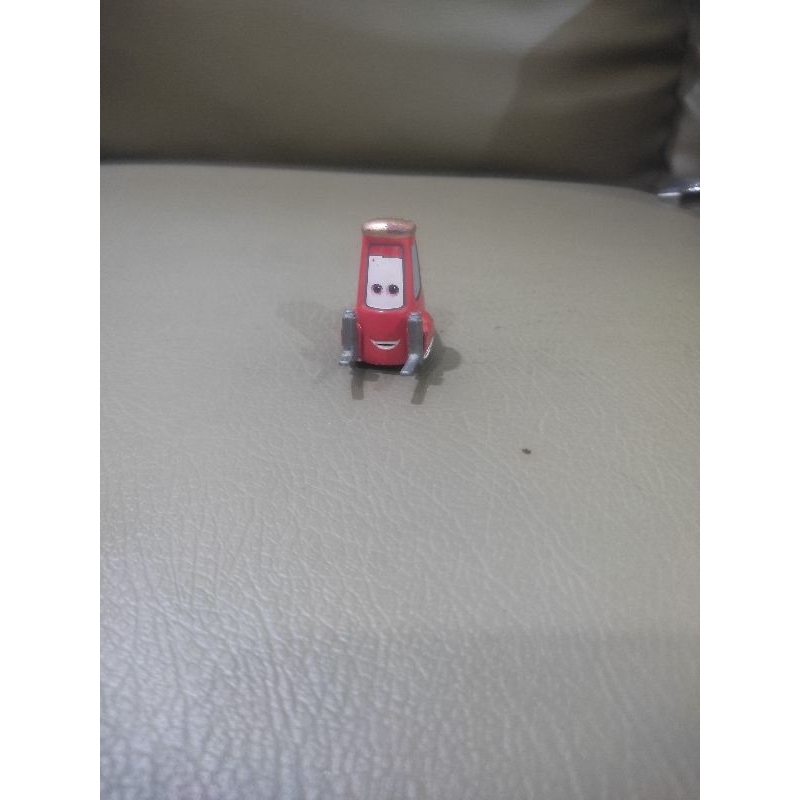 diecast tomica tomy disney pixar cars rescue gogo guido