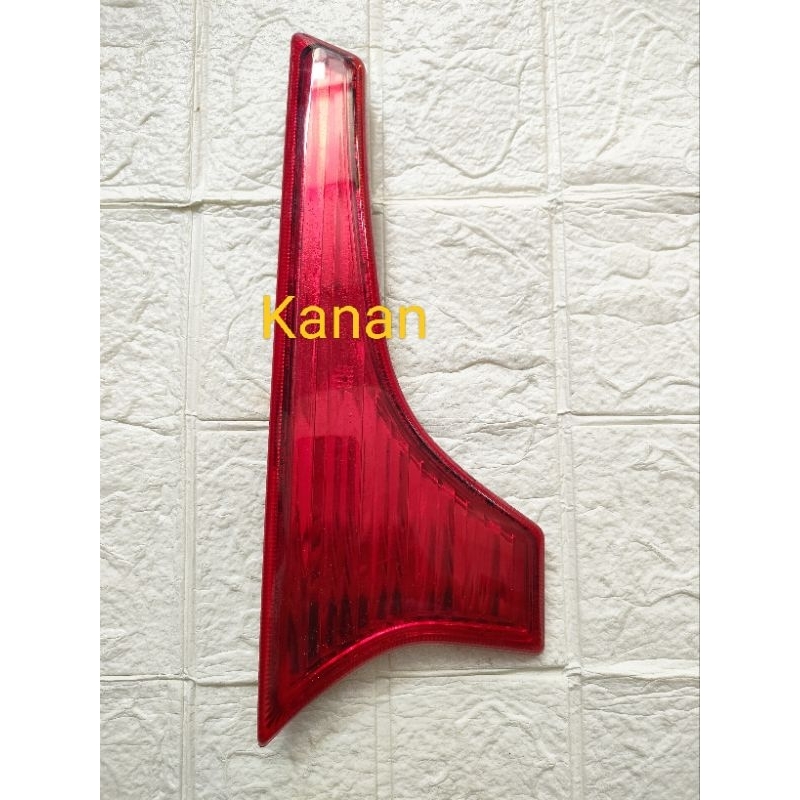 REFLEKTOR KANAN bemper belakang mobil ERTIGA SUZUKI/ STIKER LAMPU MOBIL