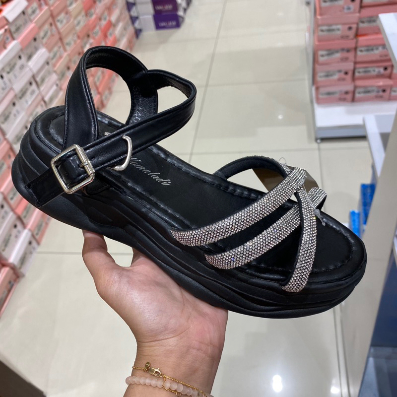 Yongki komaladi sandal wedges wanita
