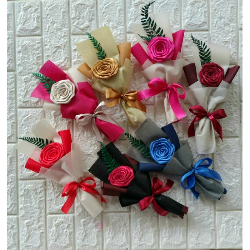 Buket wisuda/buket bunga satin