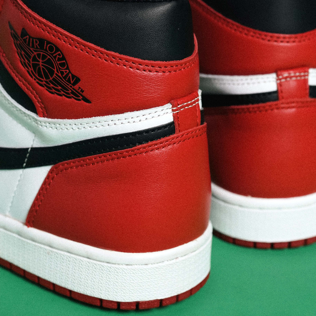 Air Jordan 1 High OG Chicago 2015