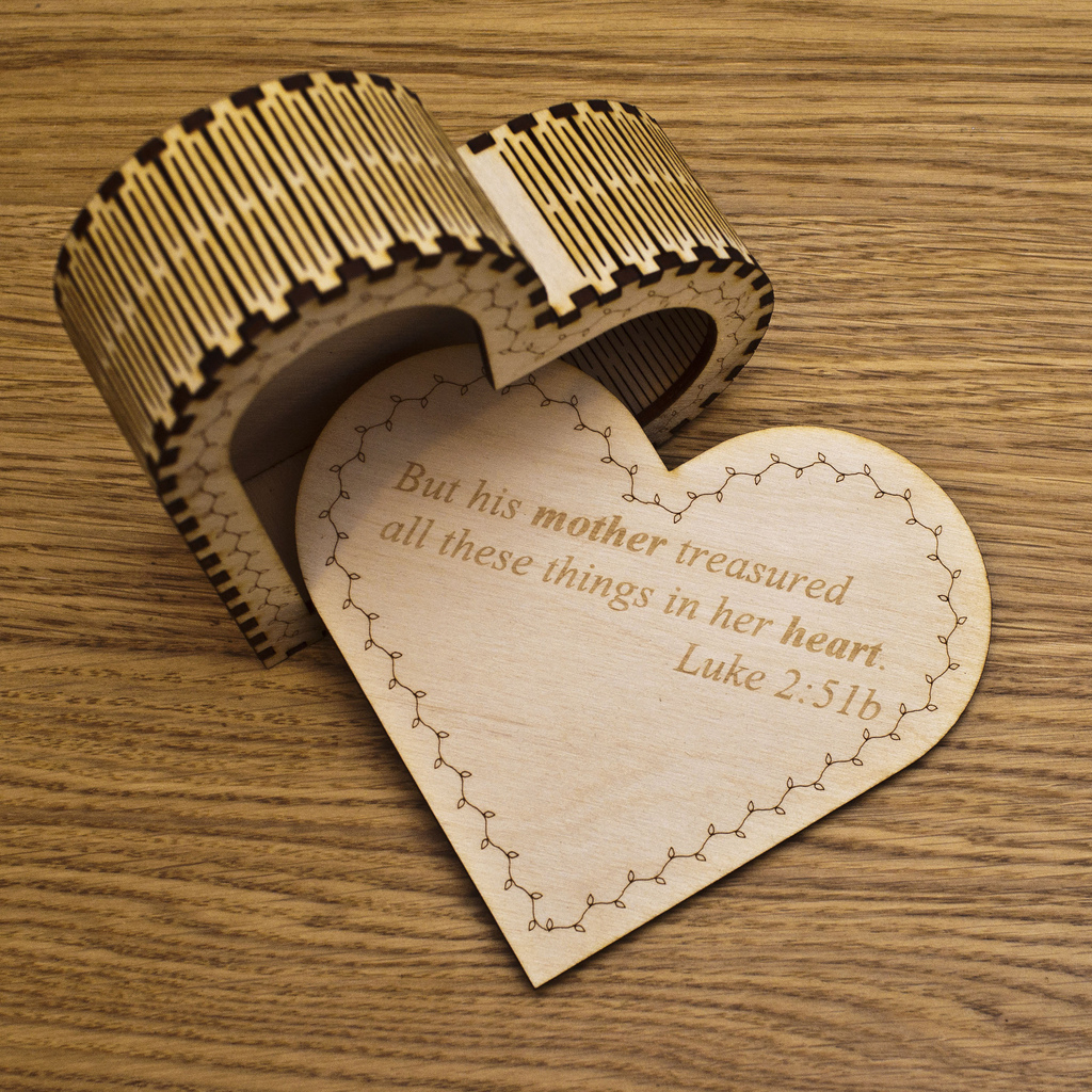 

Hard Box Heart Shaped Bentuk Hati Kotak Hadiah Kado Kayu Wood - n0