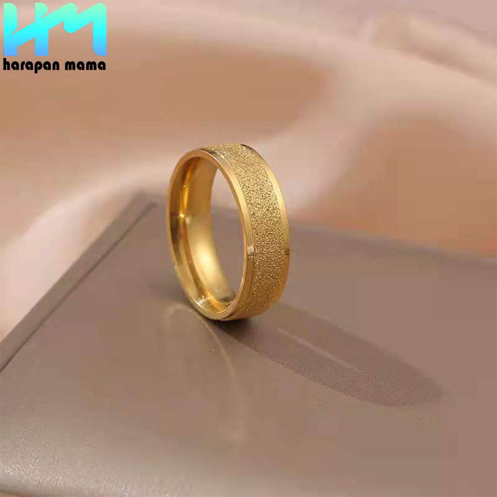 Cincin Titanium Unisex Pria Dan Wanita Model Pasir Emas / Cincin Couple Pasangan / Cincin Emas