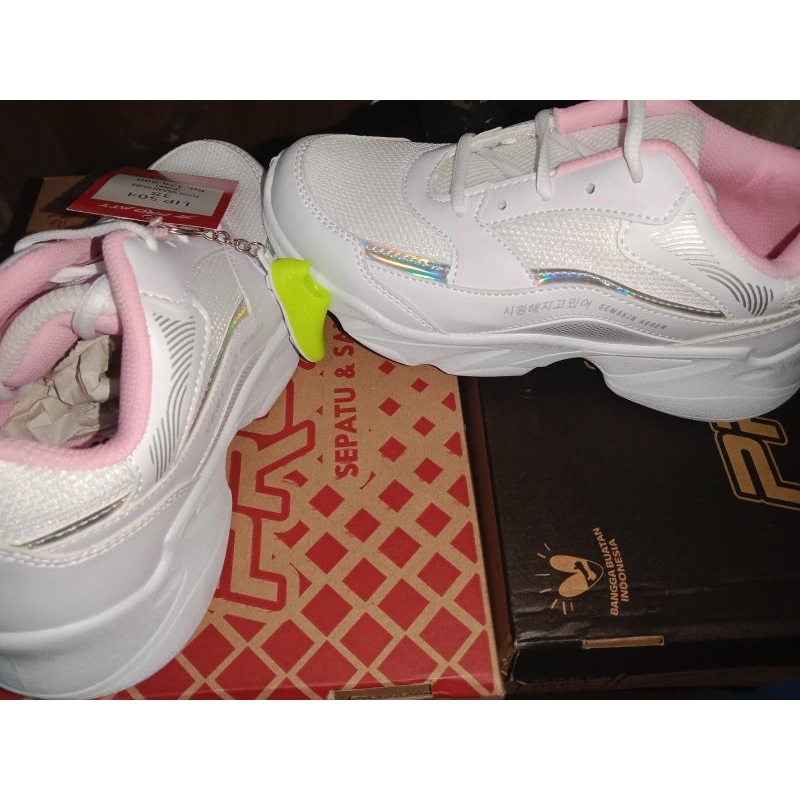 sepatu putih wanita Pro Att