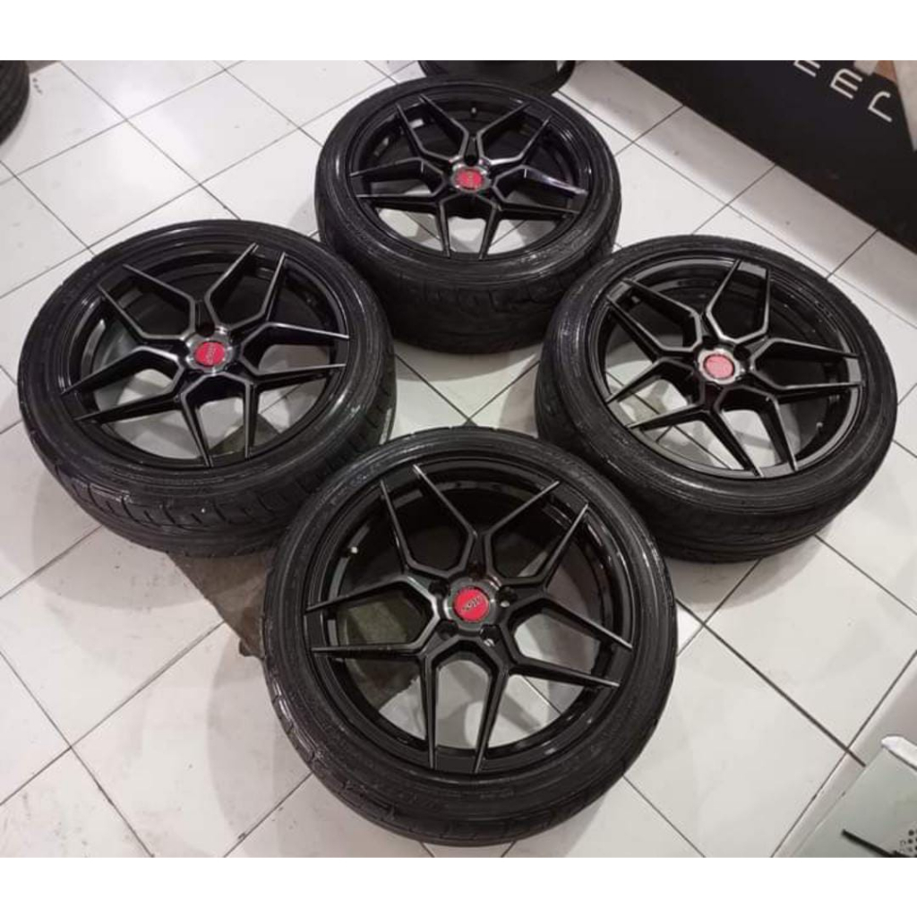 VELG MOBIL BEKAS RING 18 SSW PCD 5X114 + BAN