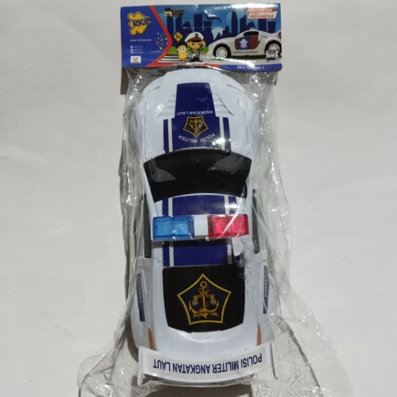 Mainan mobil polisi