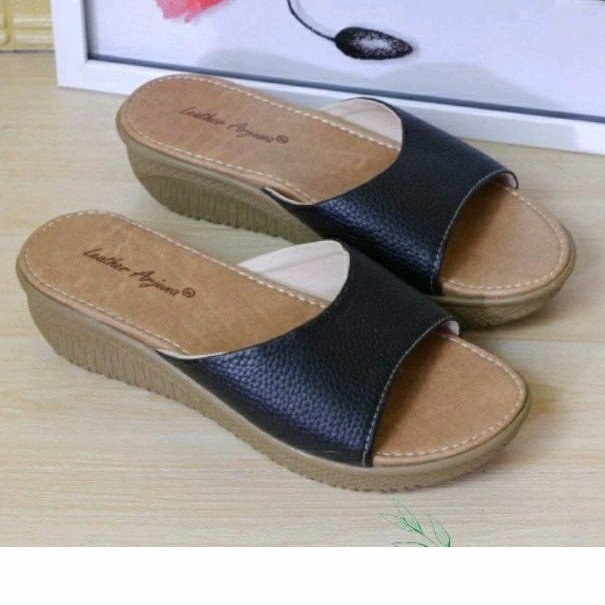 Sandal Kulit Wedges Wanita