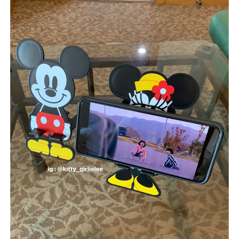 sandaran hp donald duck/winnie the pooh