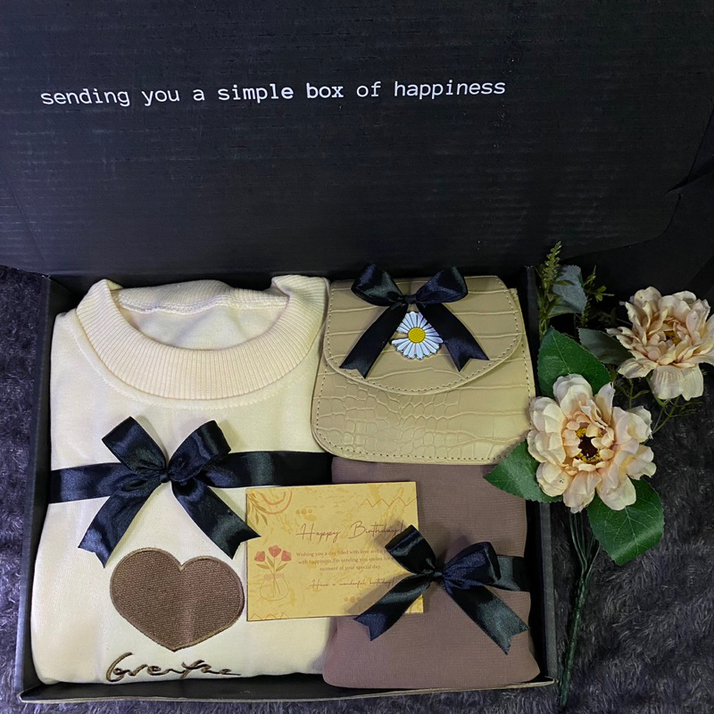 

GIFTBOX HAMPERS KADO HADIAH CEWE WANITA SWEATER TASS