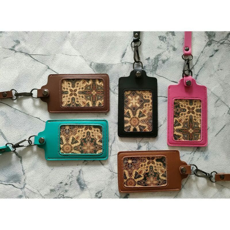 

Name Tag Kulit Id Card Kulit Holder Kancing Lanyard Kancing Name Tag ID Card Kancing Kulit Termurah