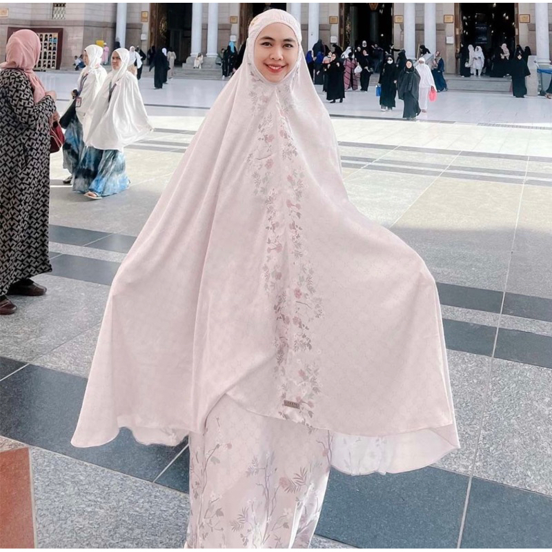 Mukena Premium Prayer set- Mukena armani silk- mukena mahar/seserahan By Oki Setiana Dewi