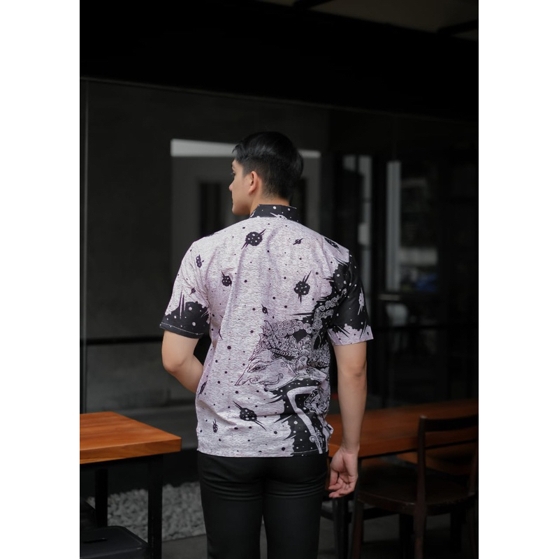 Kemeja Batik Pria Lengan Pendek Motif Hitam Manis