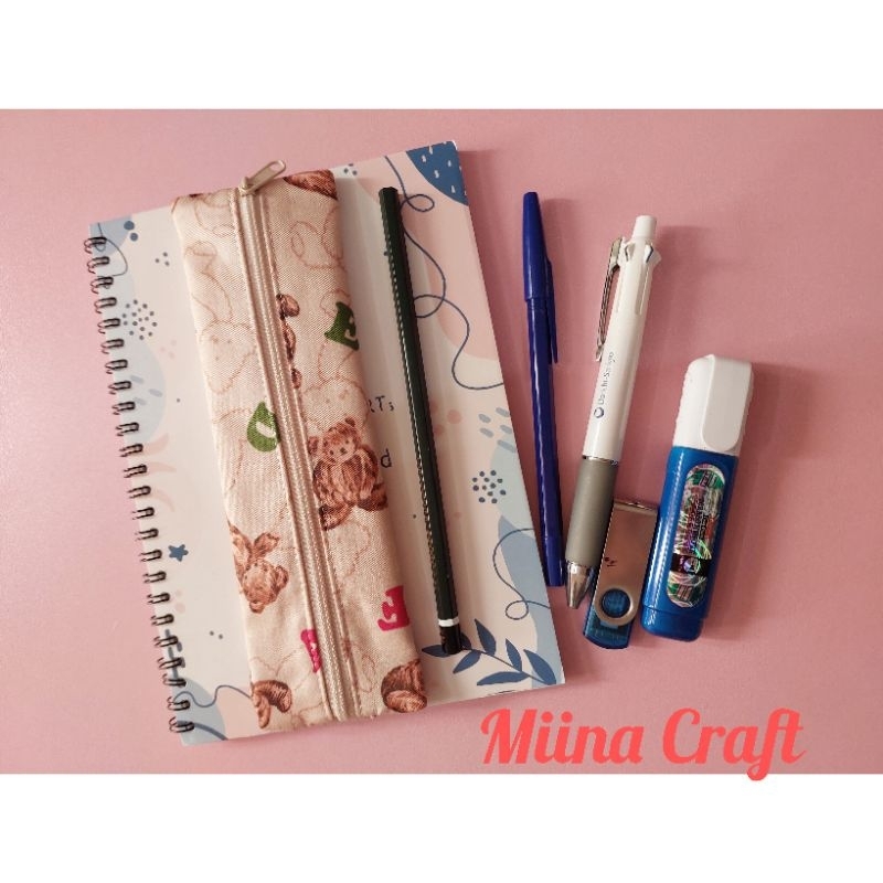 

Handmade Pencil Case with Elastic Band (Tempat Pensil dengan Karet Elastis) Ukuran Buku A5